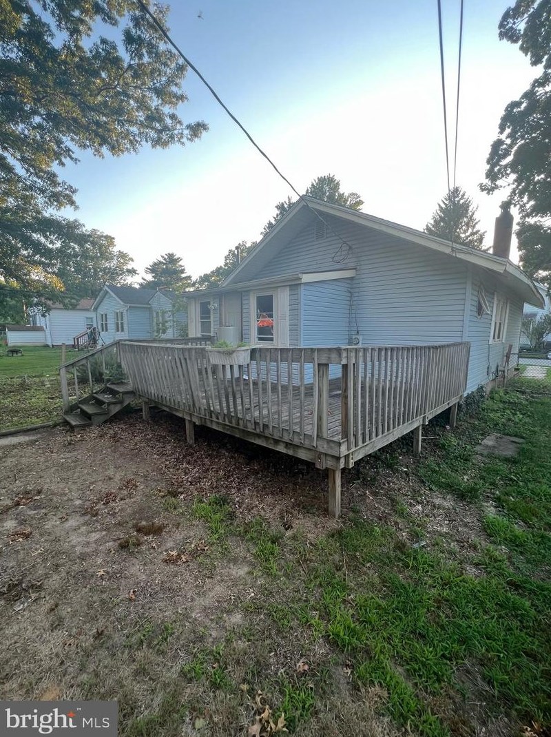 287 C St, Carneys Point Township NJ  08069-2334 exterior