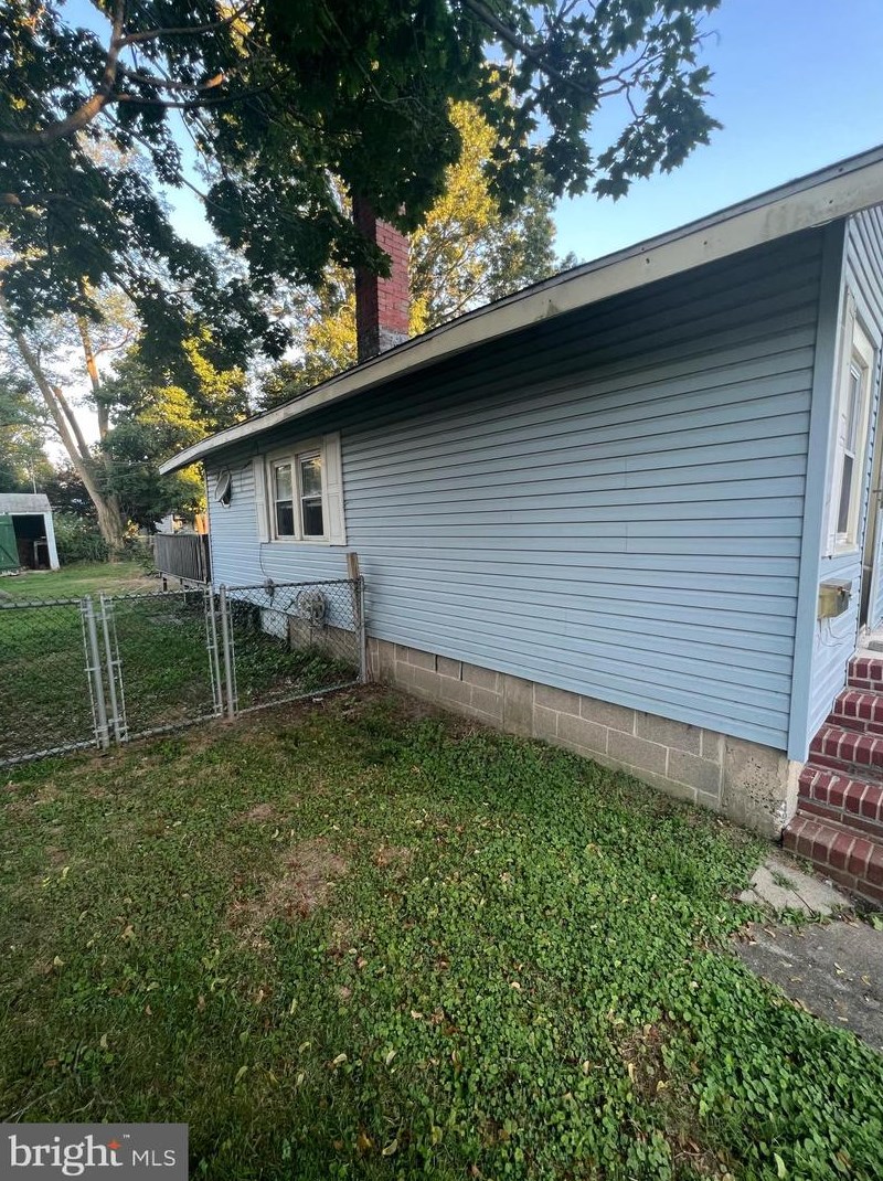287 C St, Carneys Point Township NJ  08069-2334 exterior