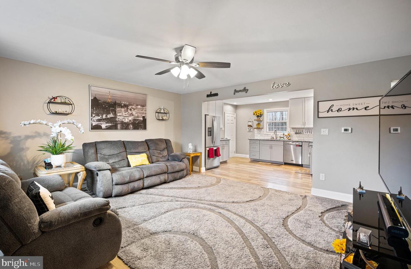 8 Woodside Pl, Pennsville NJ  08070-1319 exterior