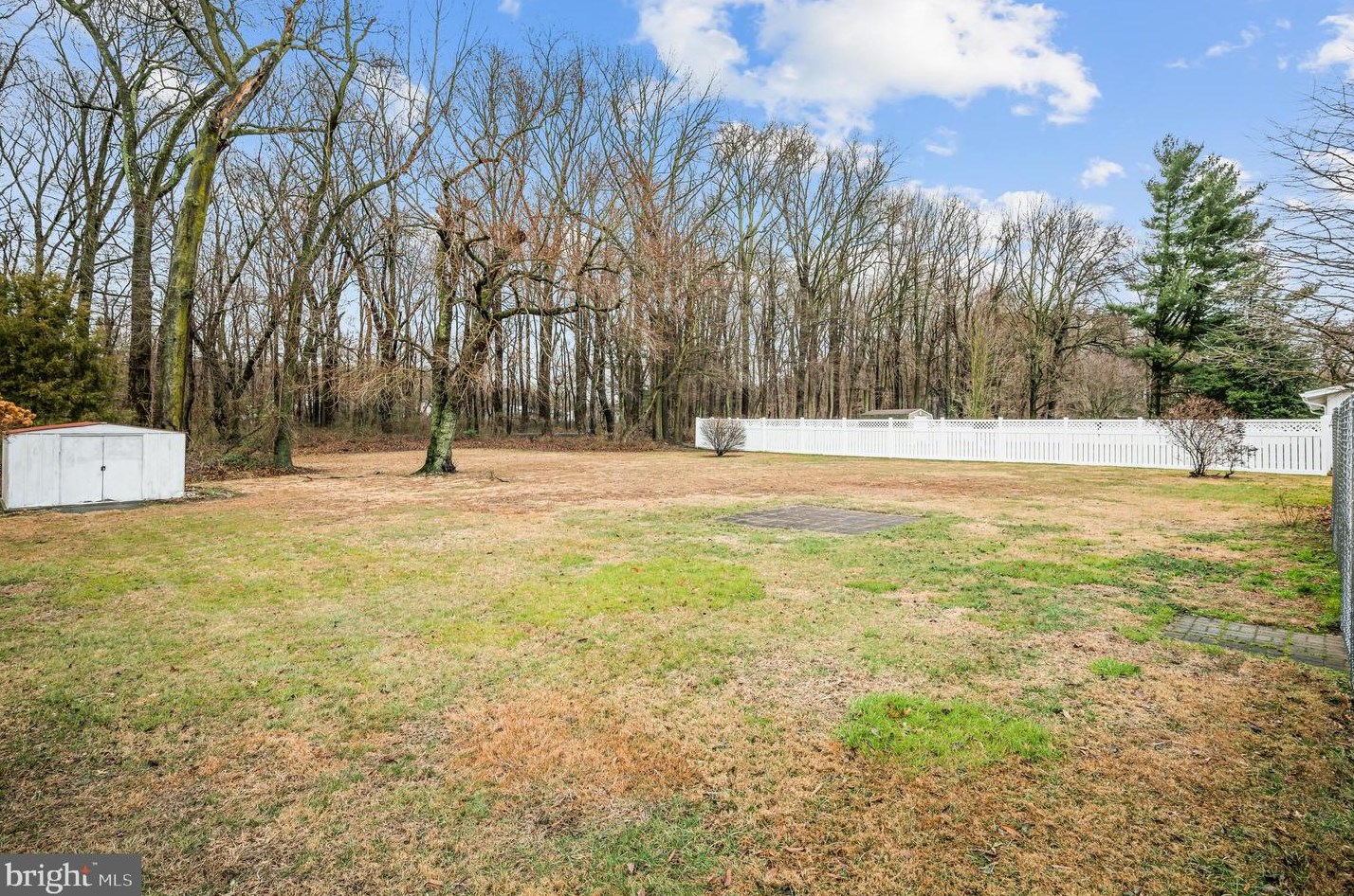8 Woodside Pl, Pennsville NJ  08070-1319 exterior
