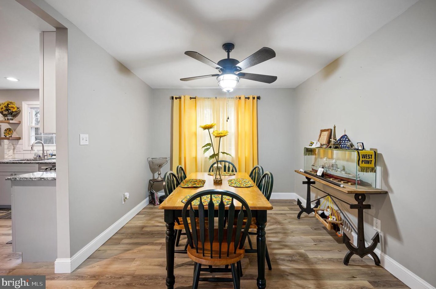 8 Woodside Pl, Pennsville NJ  08070-1319 exterior