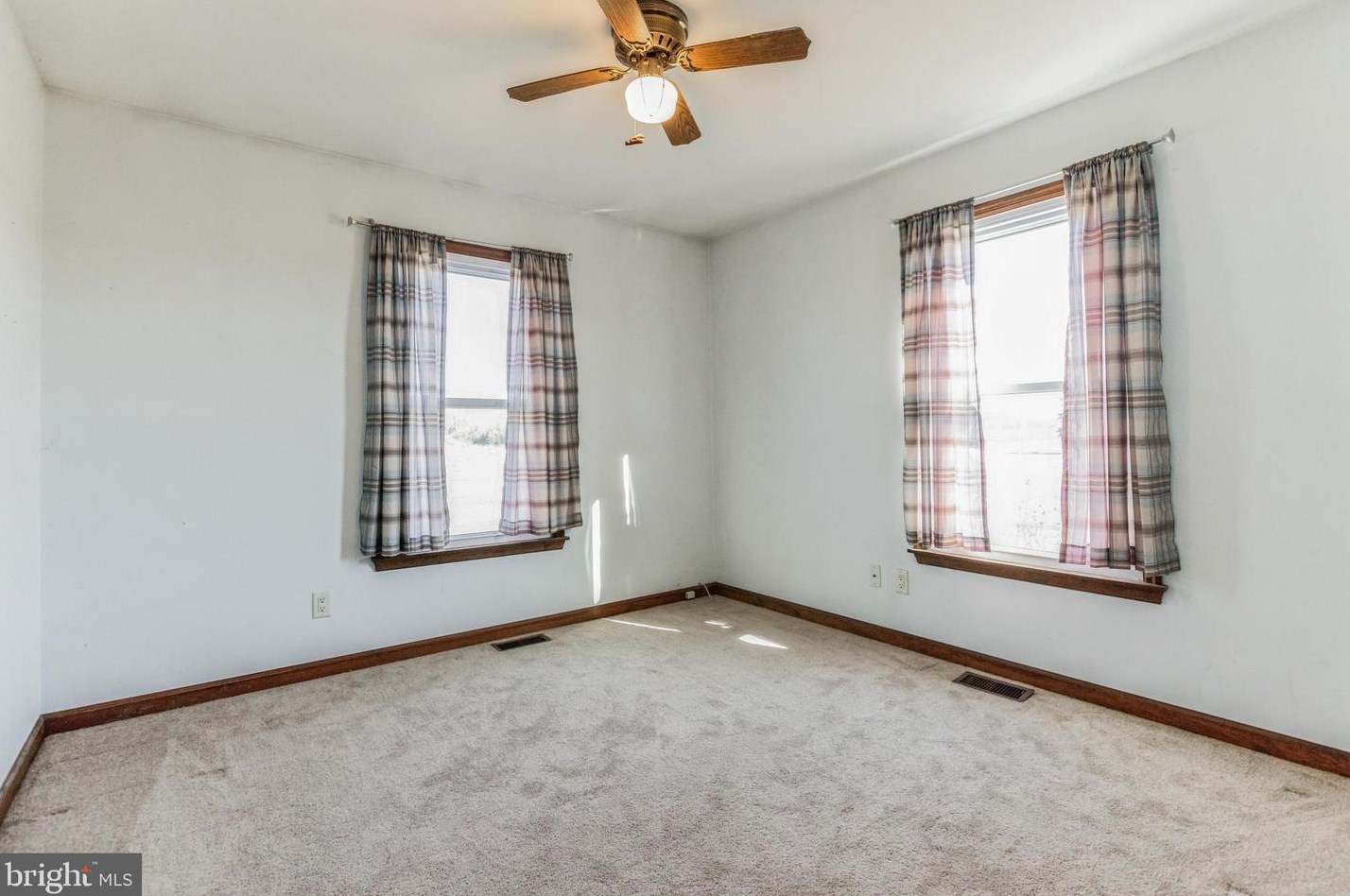 5 New Freedom Rd, Aura NJ  08343-1834 exterior