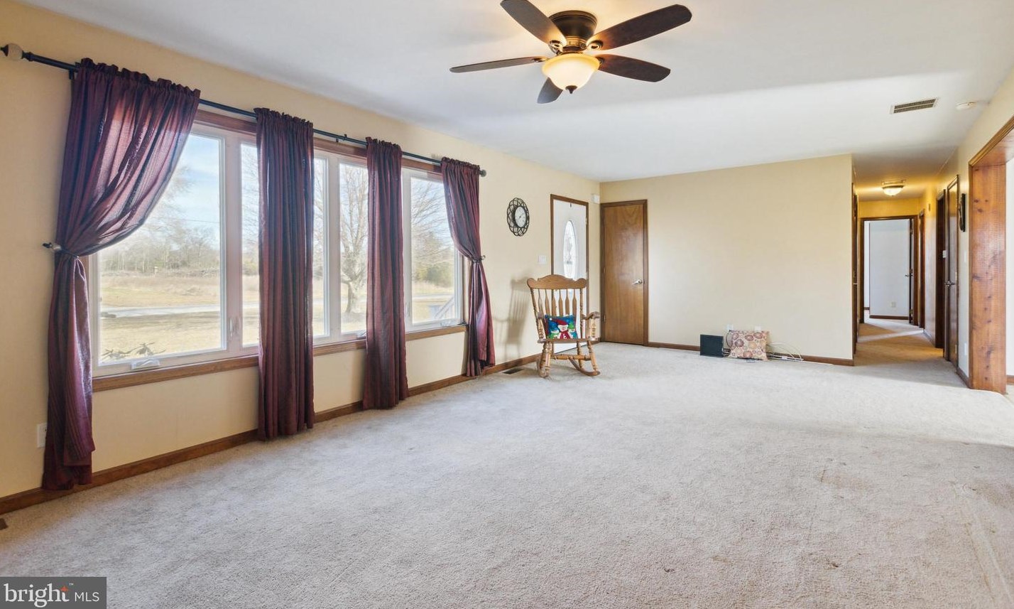 5 New Freedom Rd, Aura NJ  08343-1834 exterior