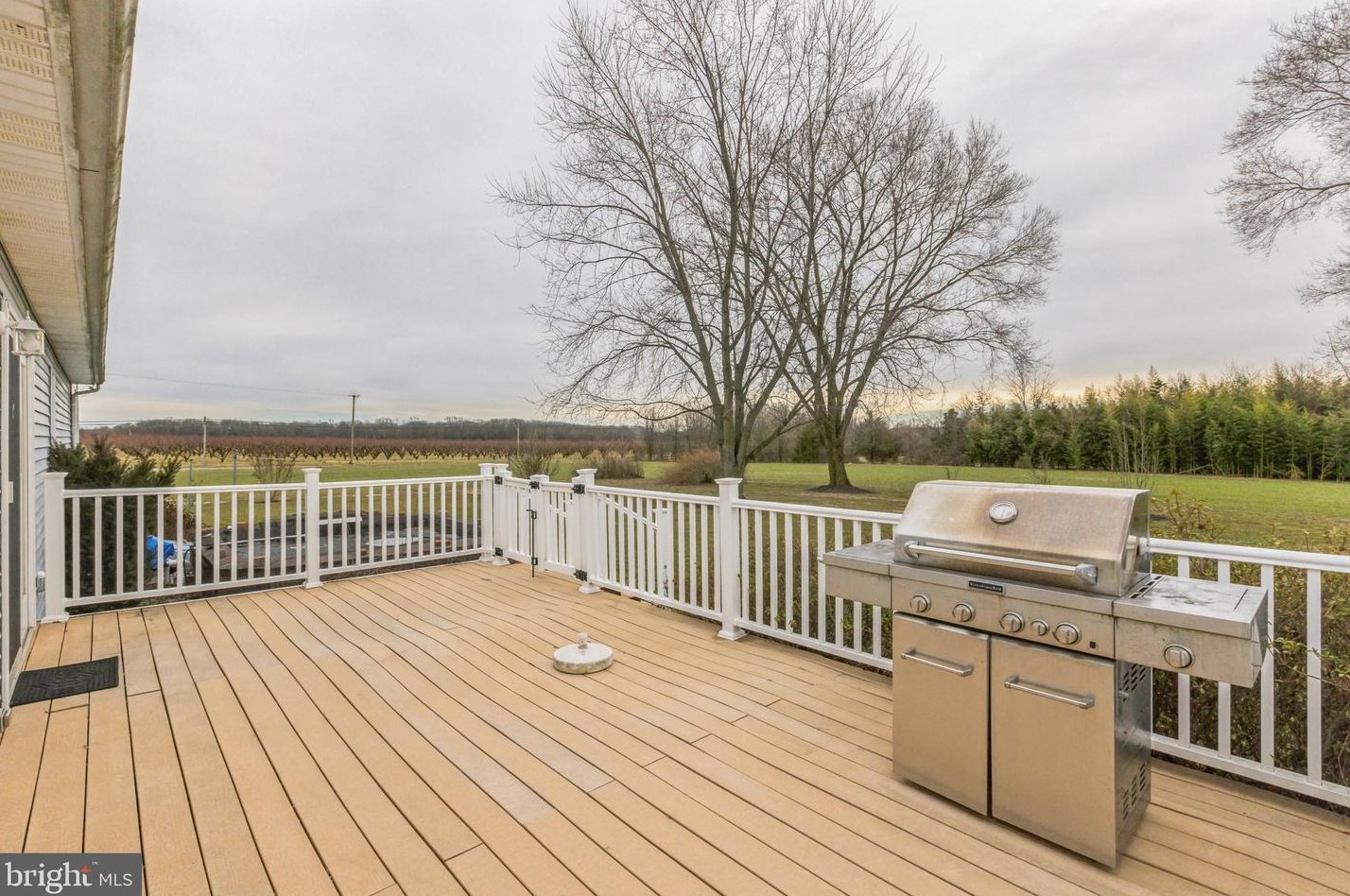 5 New Freedom Rd, Aura NJ  08343-1834 exterior