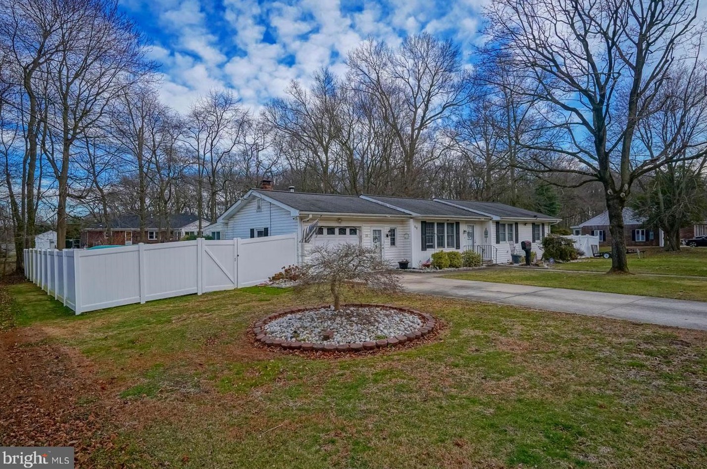 68 Locust Ave, Pennsville, NJ 08070-1717