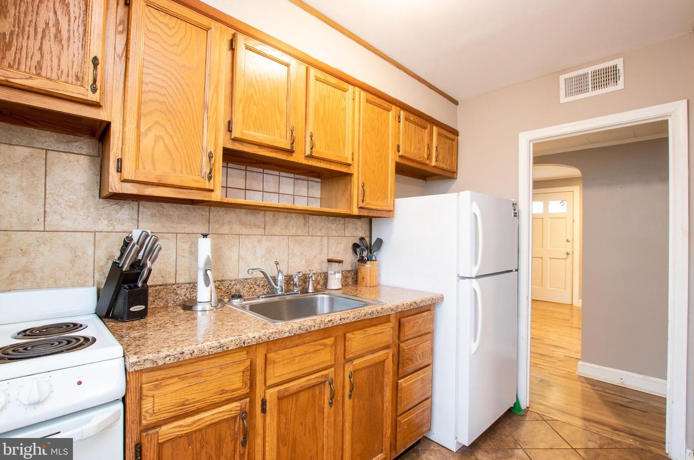 425 Ives Ave, Carneys Point Township NJ  08069-2615 exterior