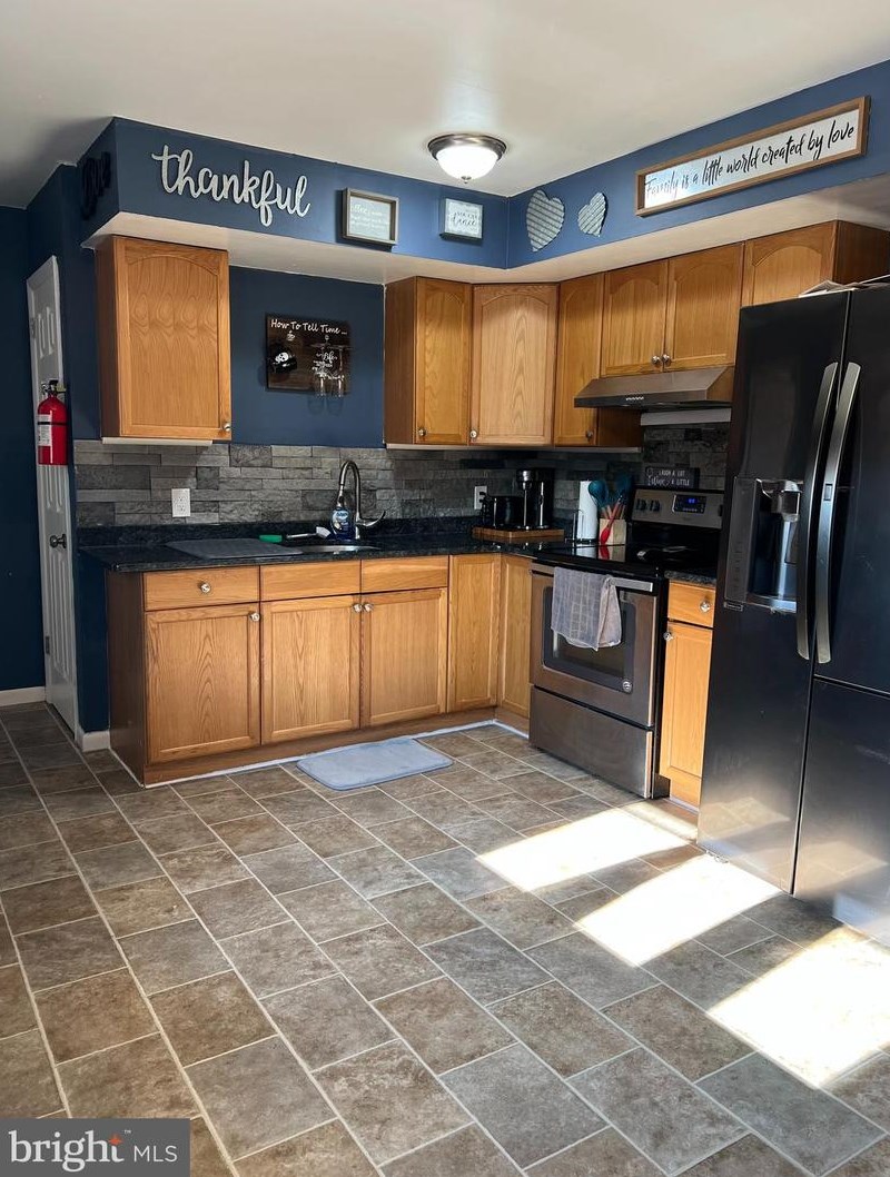 33 Old Salem Rd, Pilesgrove, NJ 08098