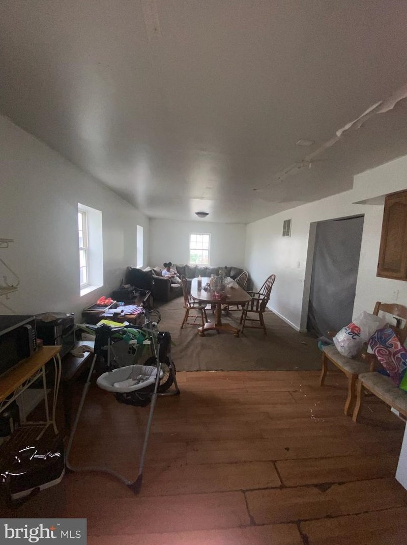 158 State St, Carneys Point Township, NJ 08069-1930