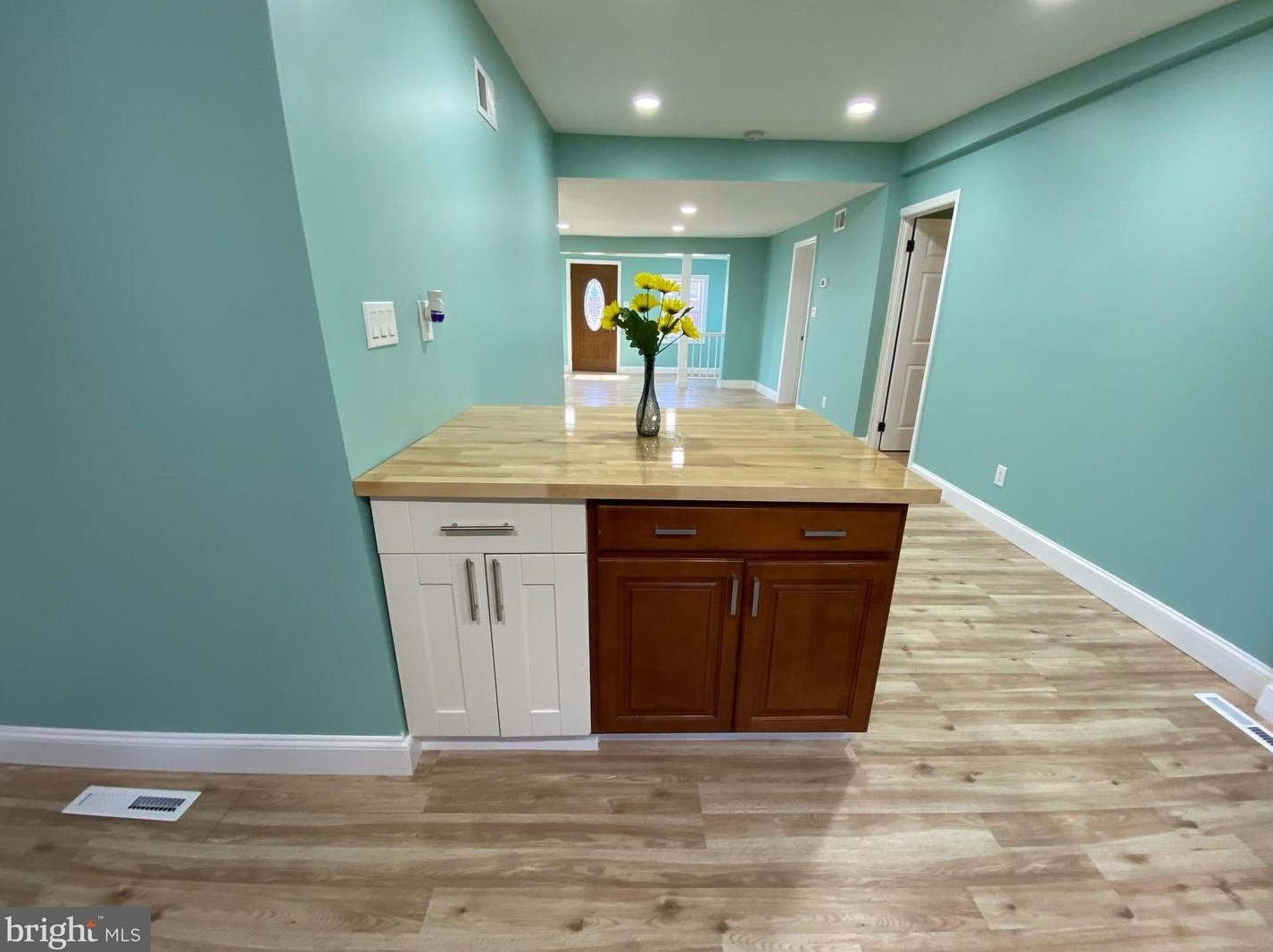 7 Miller Ave, Carneys Point Township NJ  08069-1501 exterior