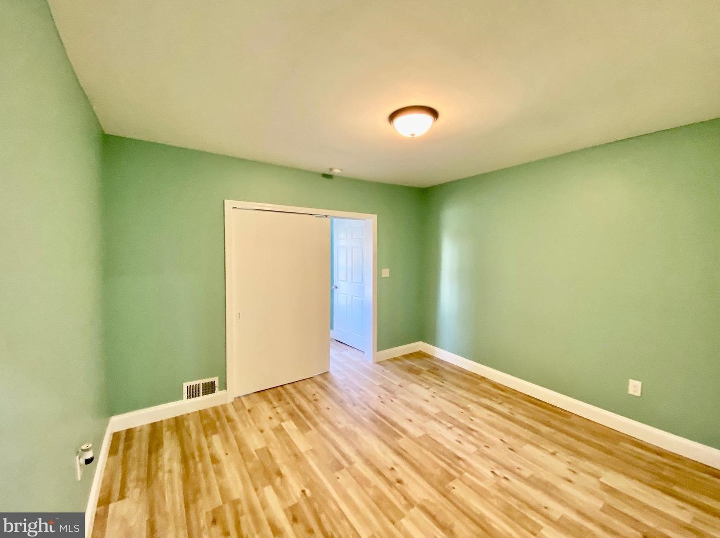7 Miller Ave, Carneys Point Township NJ  08069-1501 exterior