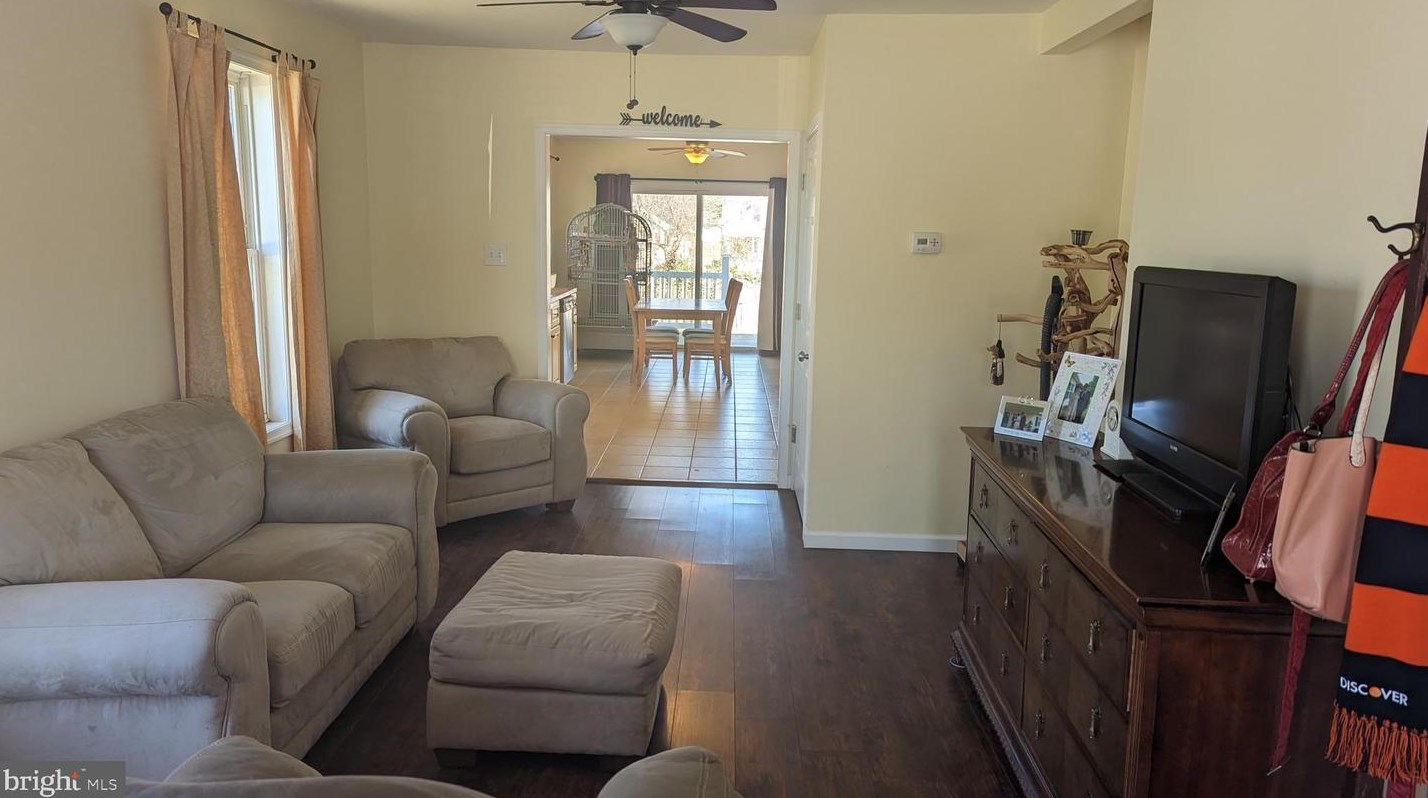 14 N Broad St, Deepwater, NJ 08023