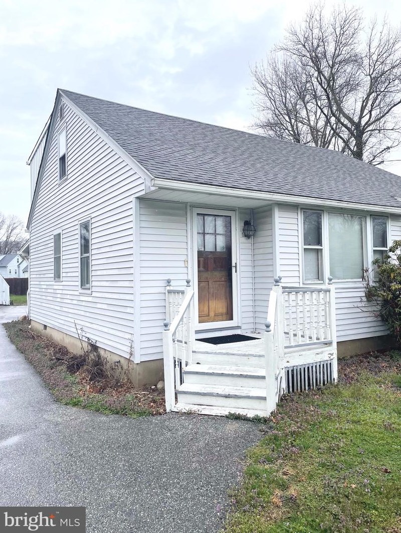 18 Cedar St, Pennsville, NJ 08070-1105