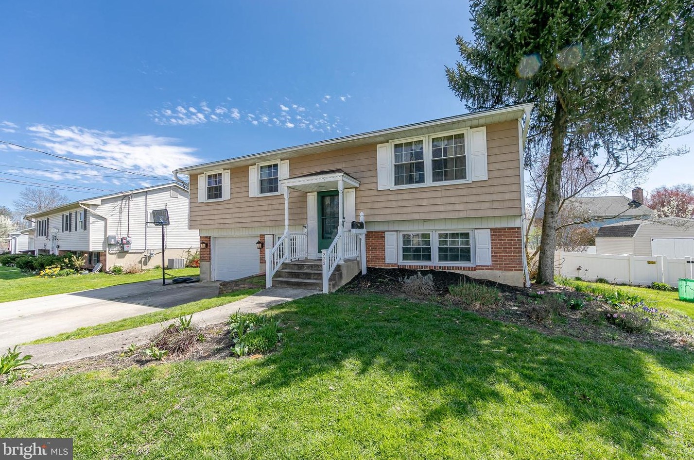 225 Borton Dr, Pilesgrove, NJ 08098