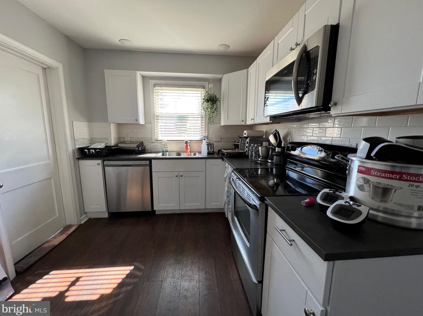 21 Virginia Ave, Carneys Point Township NJ  08069-1760 exterior