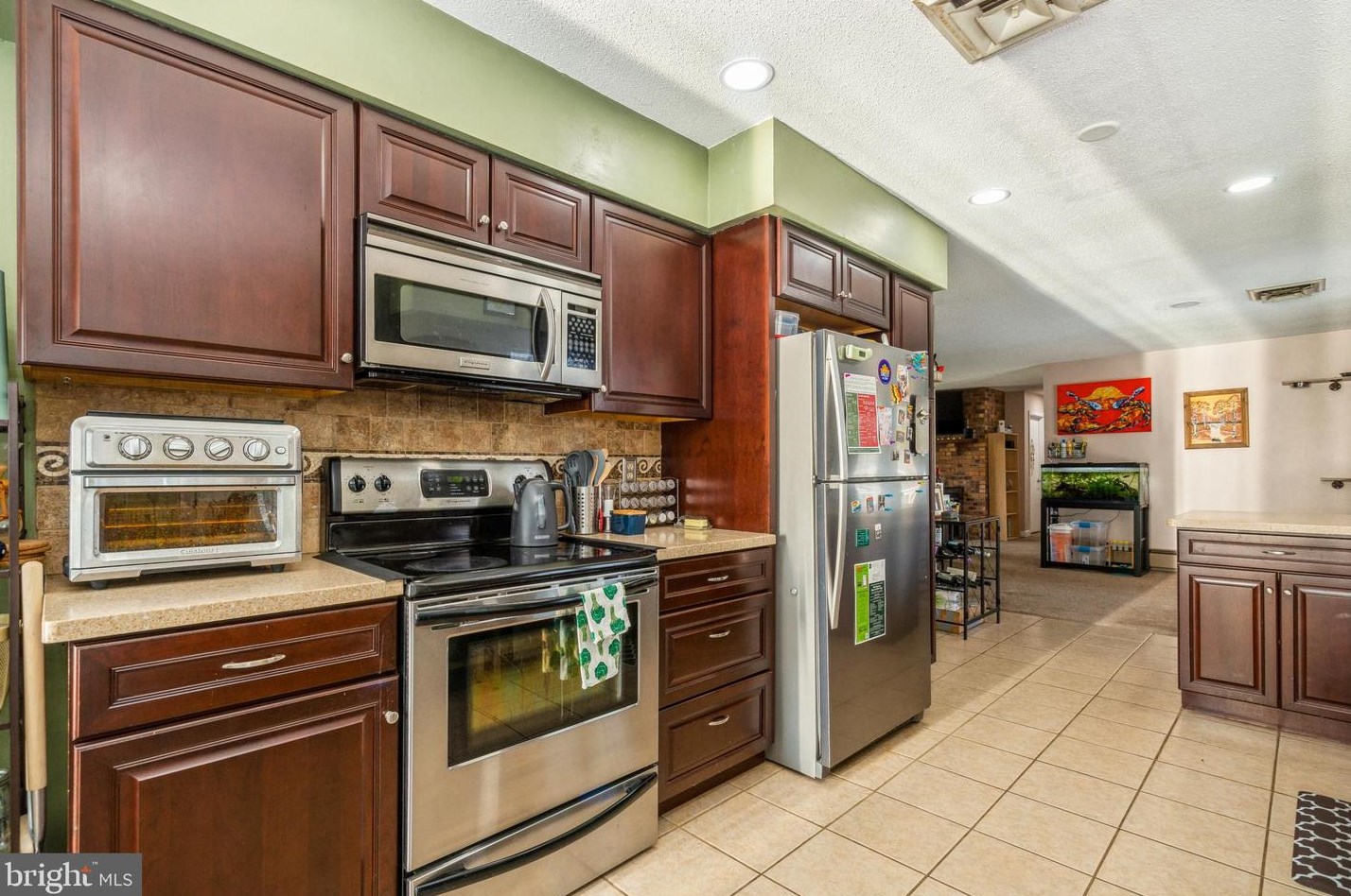 18 Grace Ave, Pennsville NJ  08070-1205 exterior