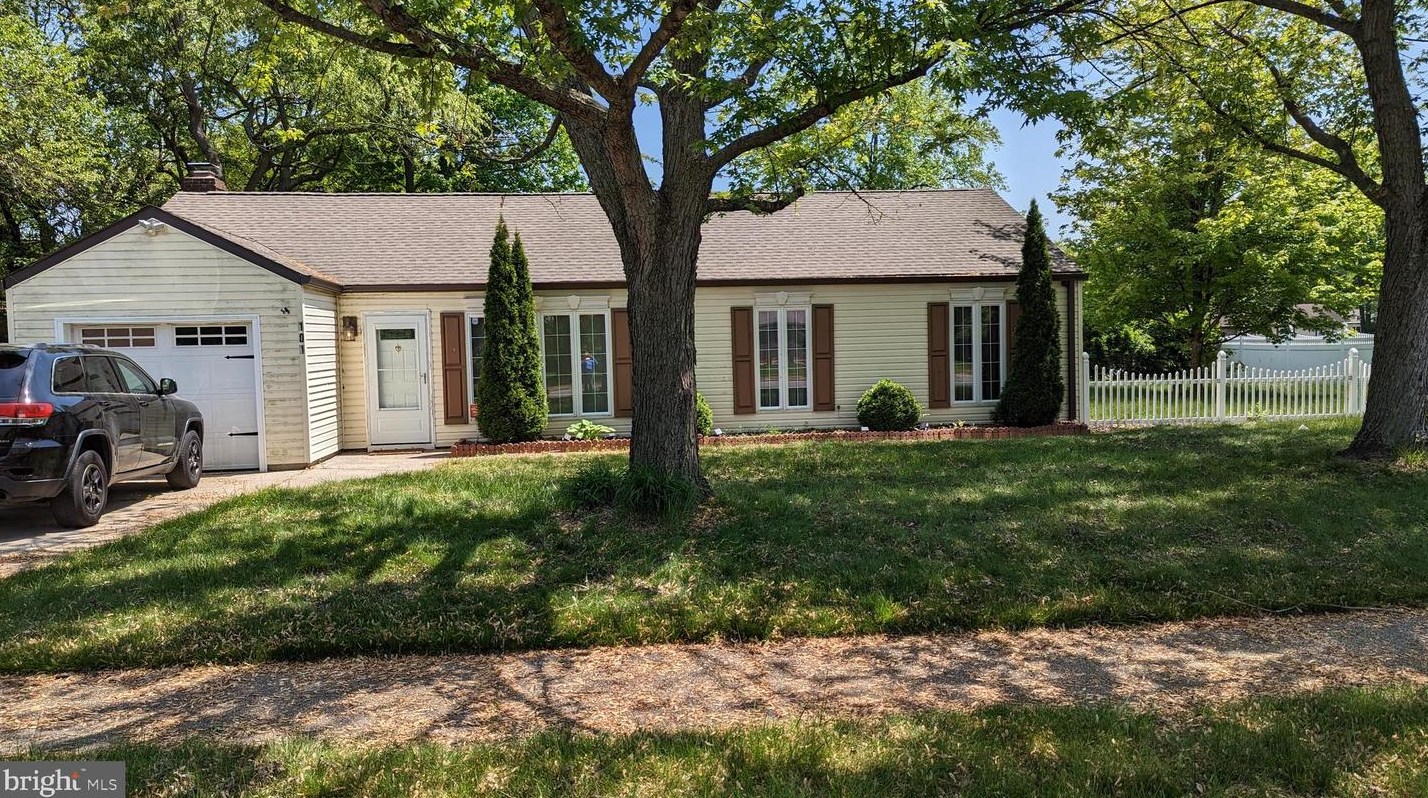 101 Wisteria Ln, Carneys Point Township, NJ 08069
