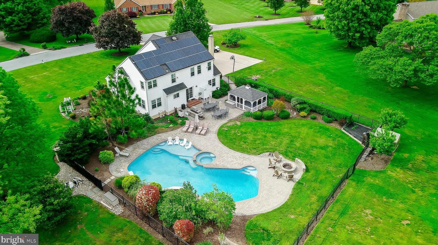 28 Buttonwood Dr, Pilesgrove, NJ 08098