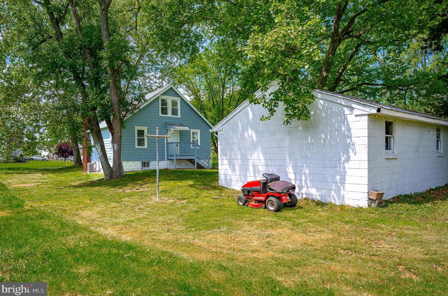 8 Kansas Rd, Pennsville NJ  08070-3612 exterior