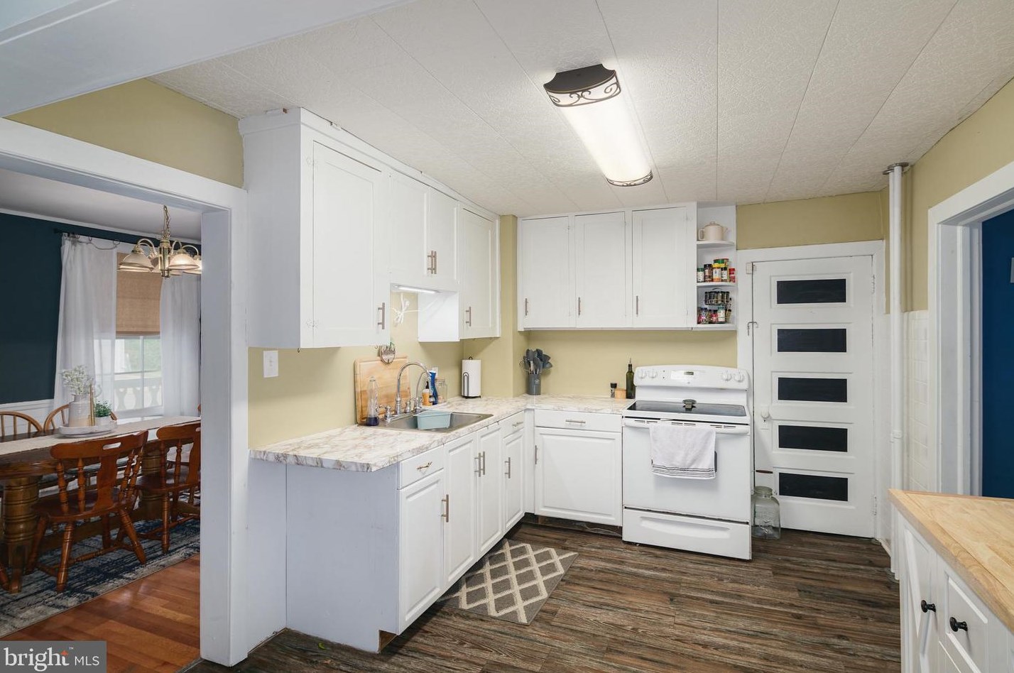292 C St, Carneys Point Township NJ  08069-2337 exterior