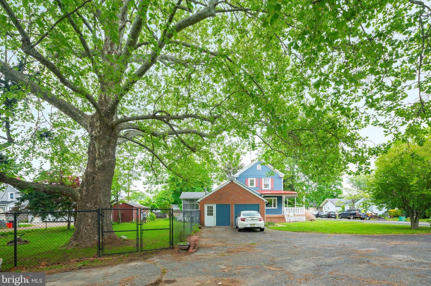 292 C St, Carneys Point Township NJ  08069-2337 exterior