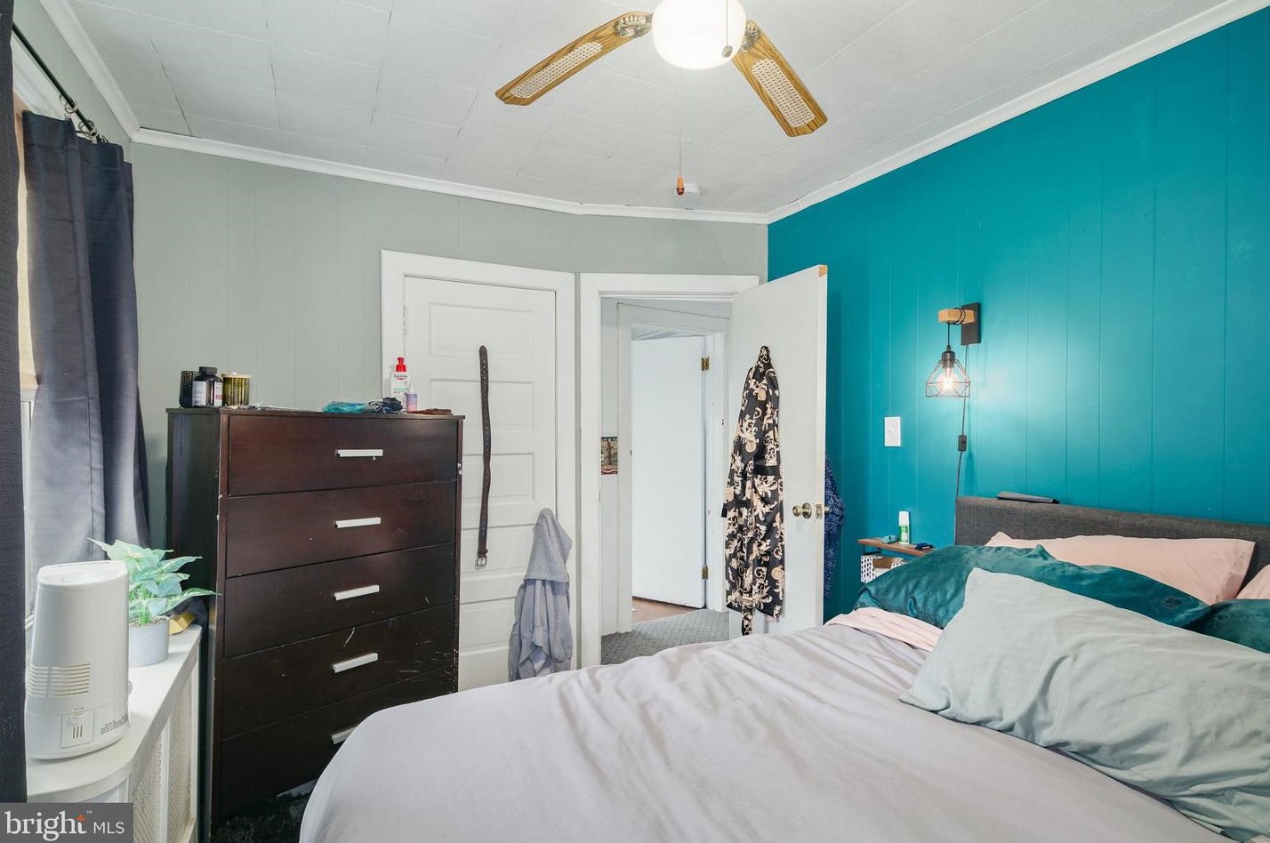 292 C St, Carneys Point Township NJ  08069-2337 exterior