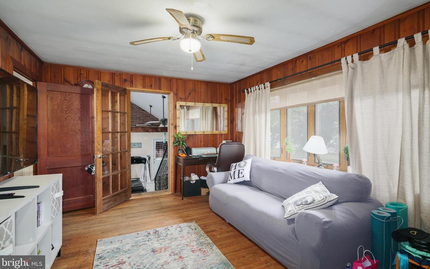 292 C St, Carneys Point Township NJ  08069-2337 exterior