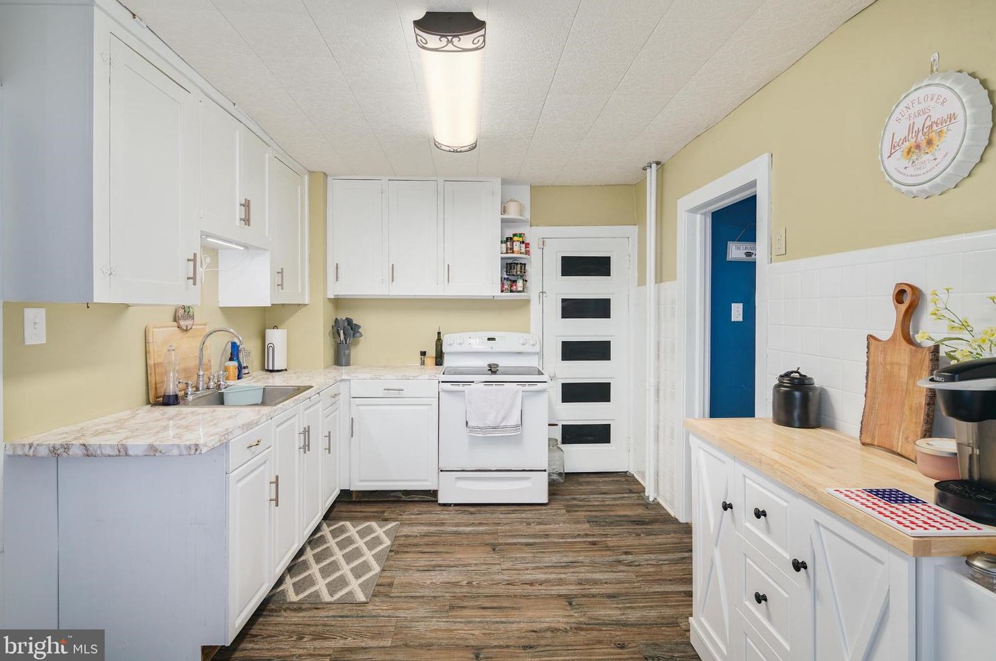 292 C St, Carneys Point Township NJ  08069-2337 exterior