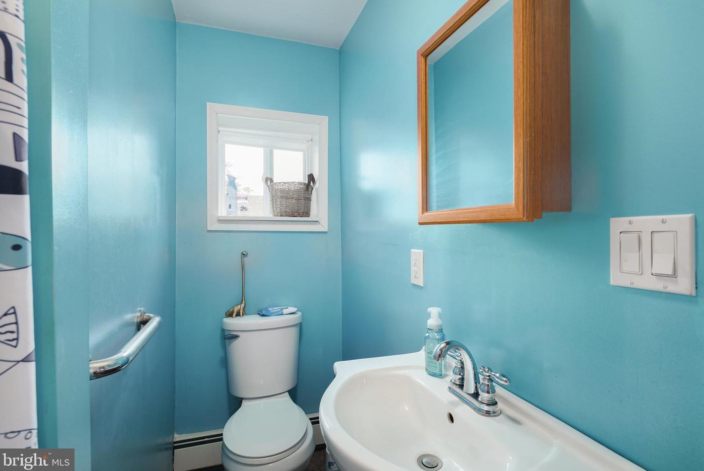 292 C St, Carneys Point Township NJ  08069-2337 exterior