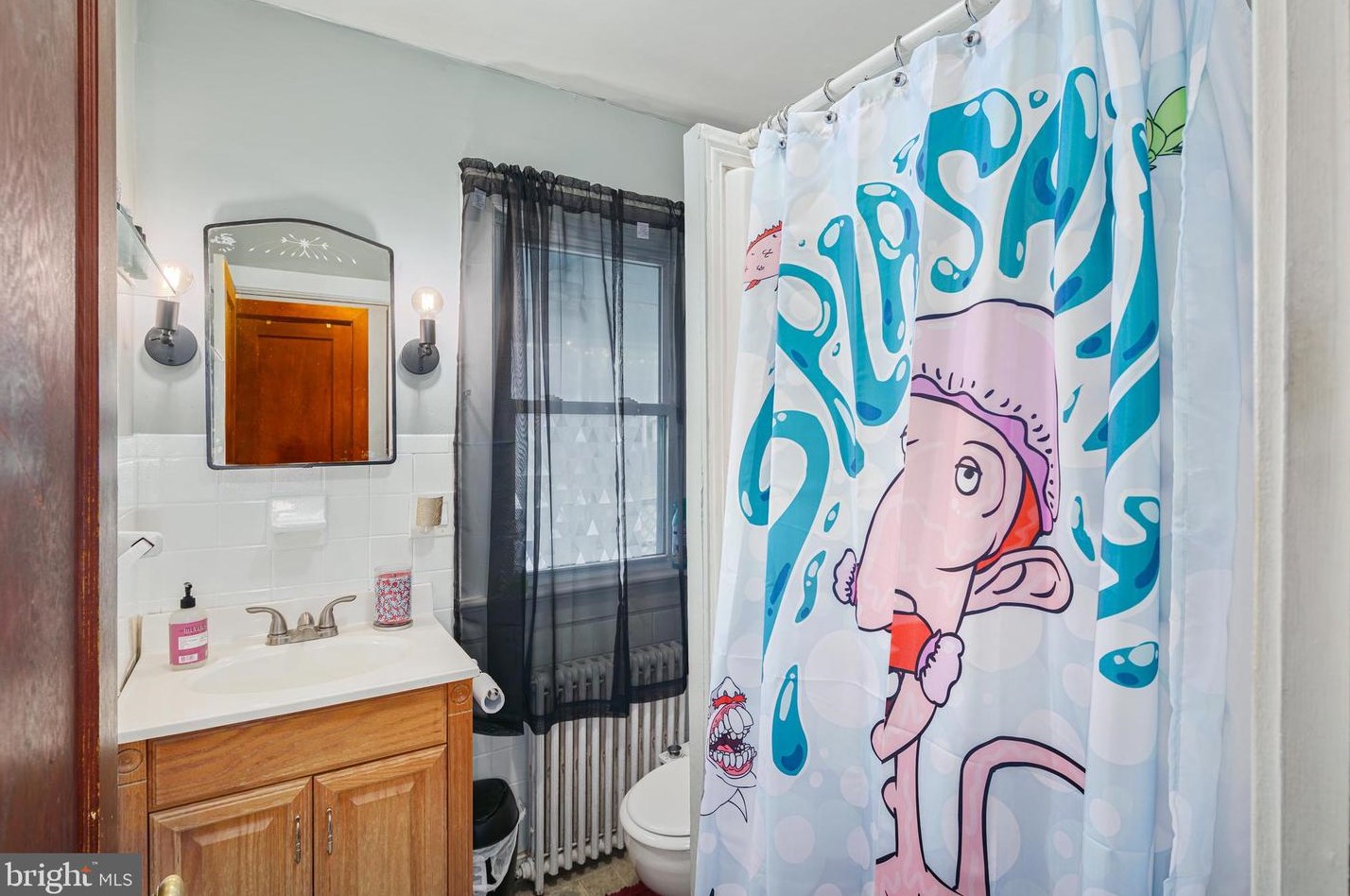 292 C St, Carneys Point Township NJ  08069-2337 exterior