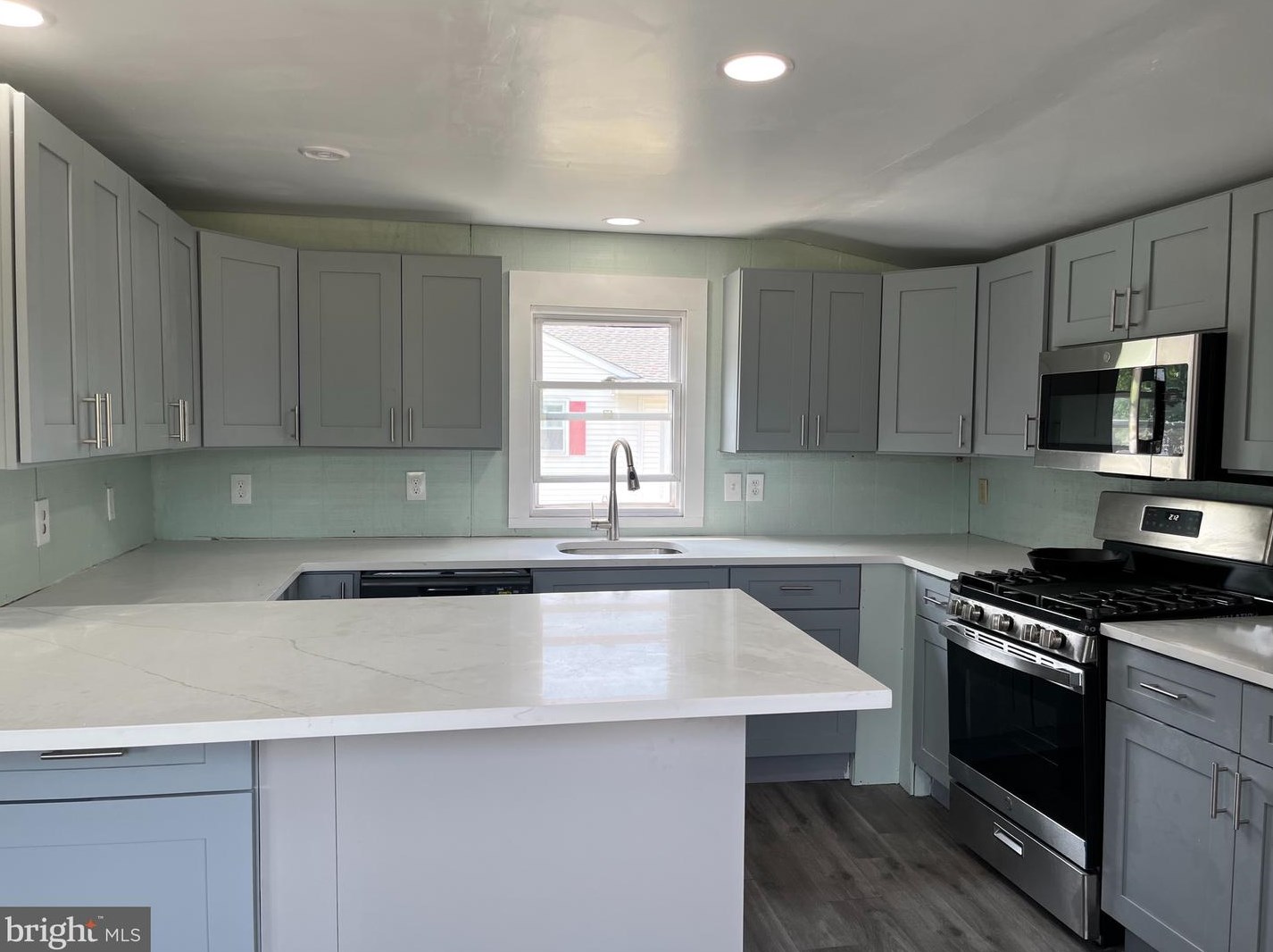 20 Church Landing Rd, Pennsville NJ  08070-1203 exterior