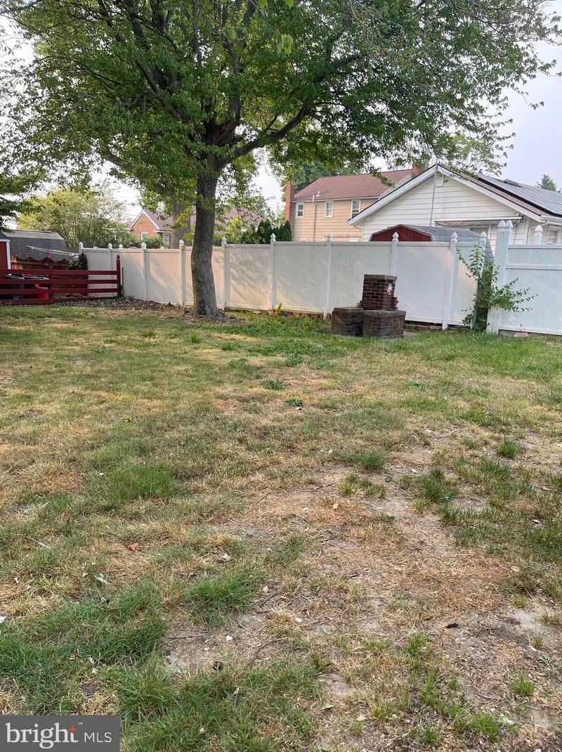 46 Spruce St, Carneys Point Township, NJ 08069-1951