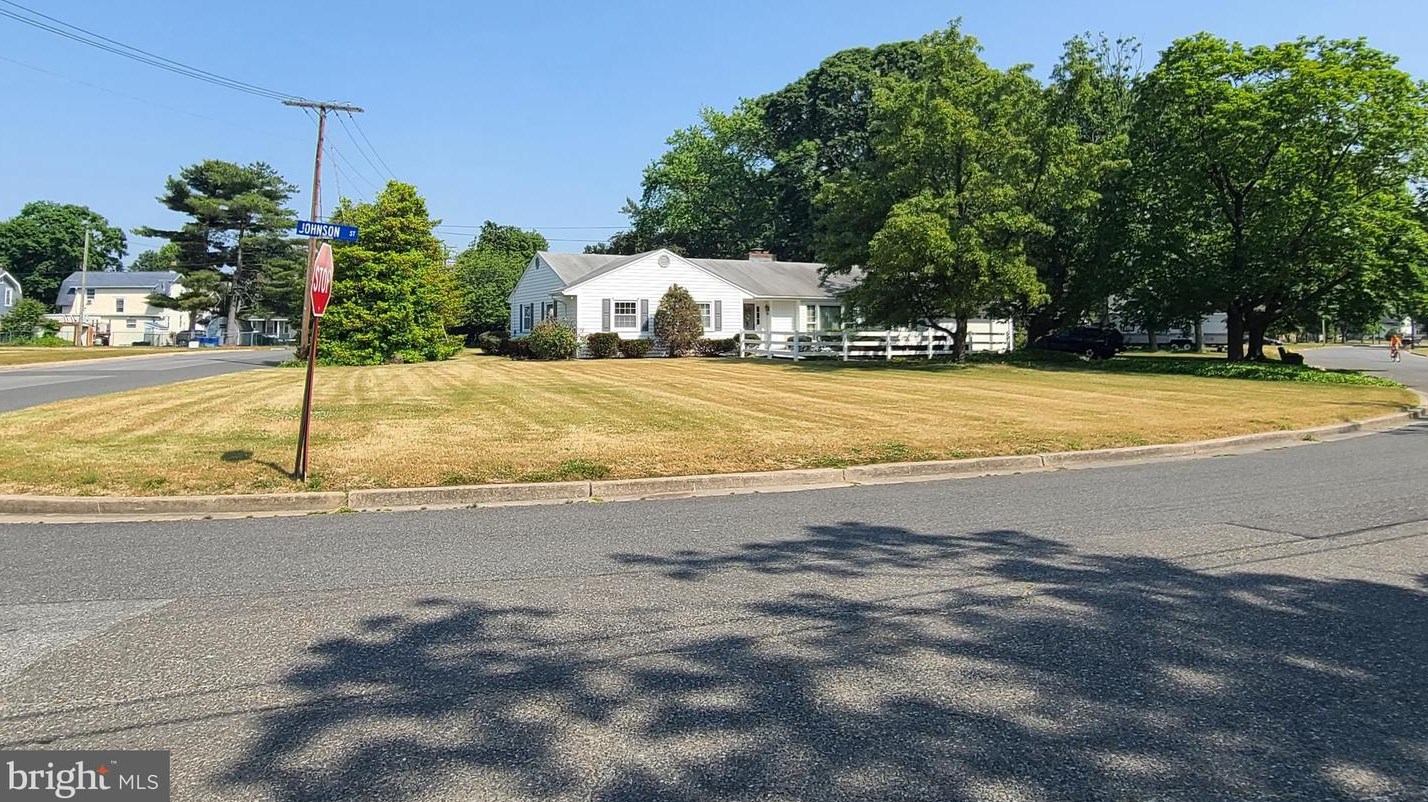 305 Johnson St, Carneys Point Township, NJ 08069-2317