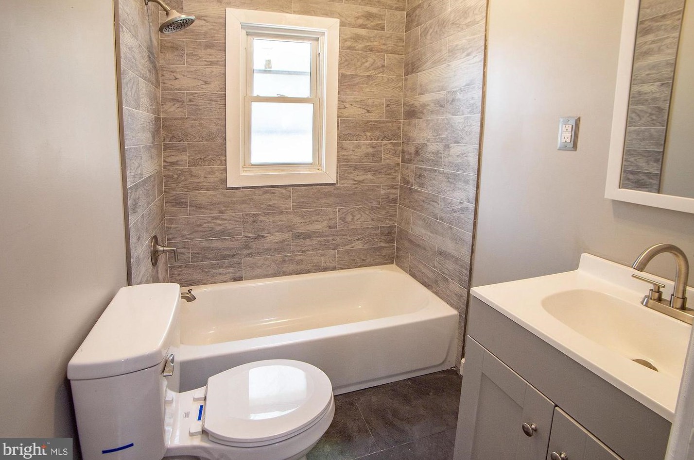 25 Church St, Carneys Point Township NJ  08069-1911 exterior