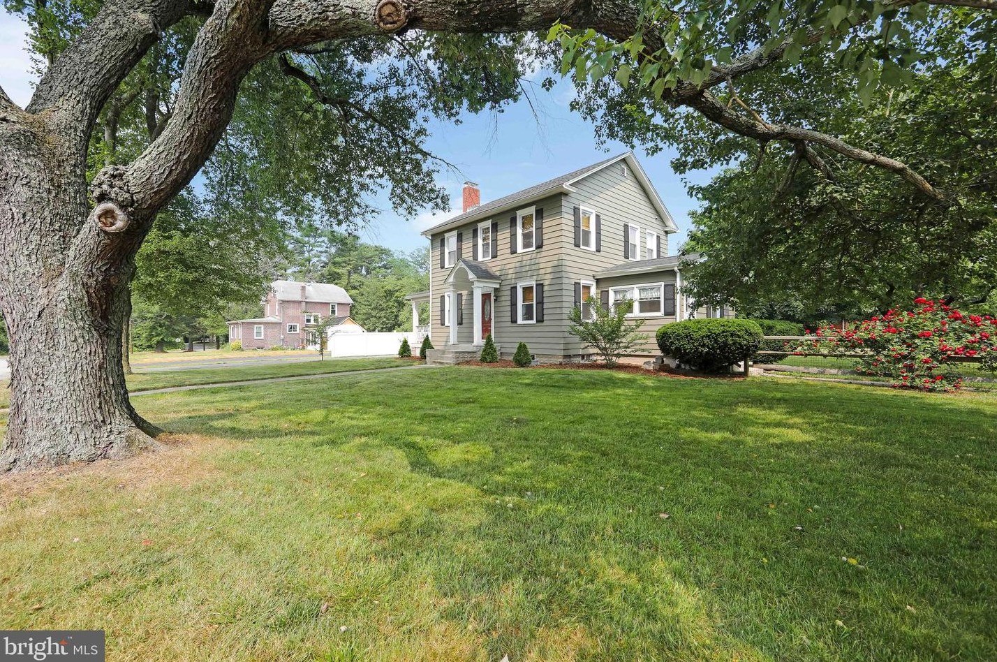 594 Orchard Dr, Carneys Point Township, NJ 08069-9642