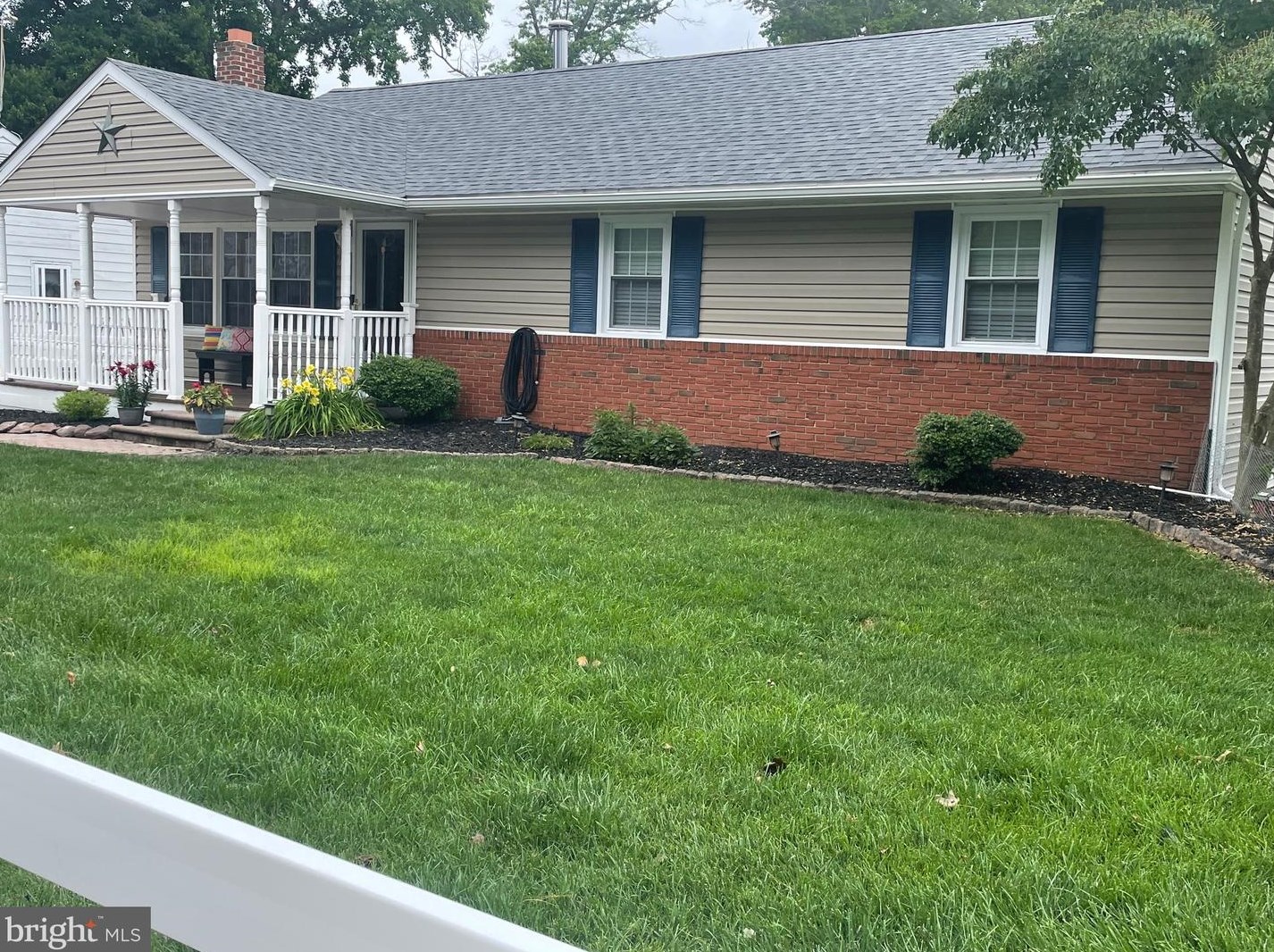 108 Lincoln Dr, Pennsville, NJ 08070-2976