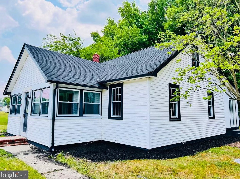 25 Church Landing Rd, Pennsville, NJ 08070