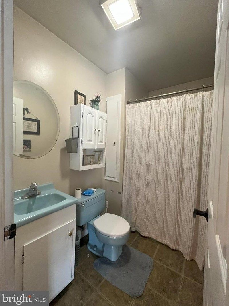 51 Penn Bch Dr, Pennsville NJ 08070-3643 exterior