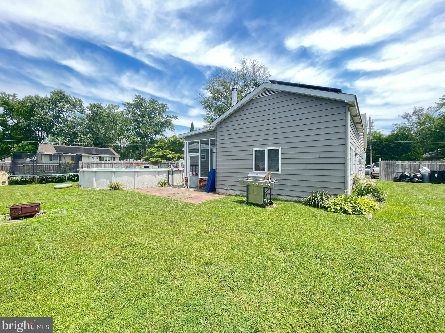 51 Penn Bch Dr, Pennsville NJ 08070-3643 exterior