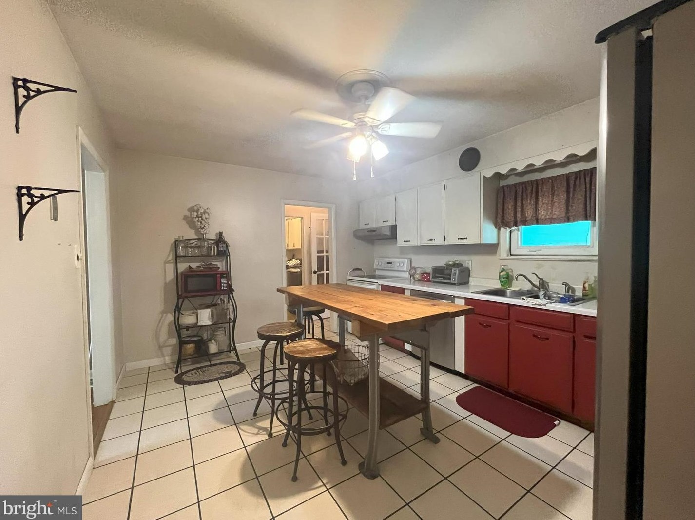 51 Penn Bch Dr, Pennsville NJ 08070-3643 exterior