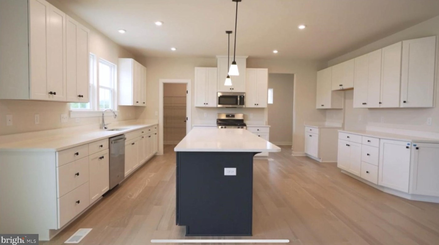 67 Kingsberry Ln, Pilesgrove, NJ 08098