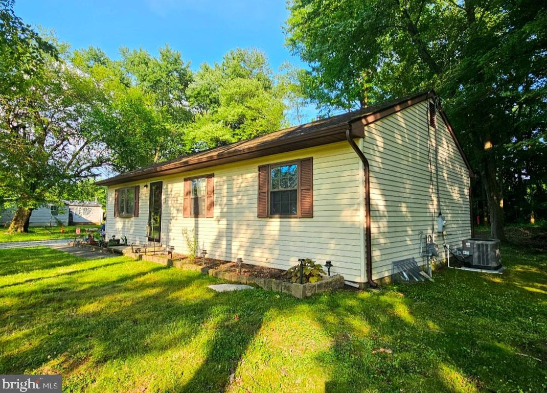 303 Golfwood Ave, Carneys Point Township, NJ 08069-2804