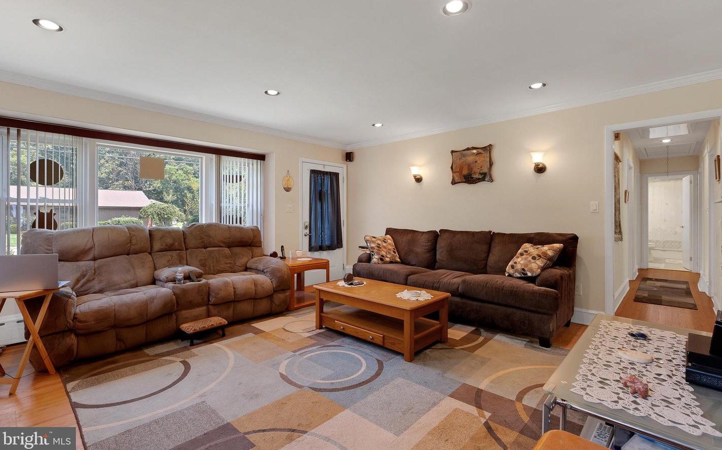 269 Pittsfield St, Pennsville NJ 08070-1921 exterior