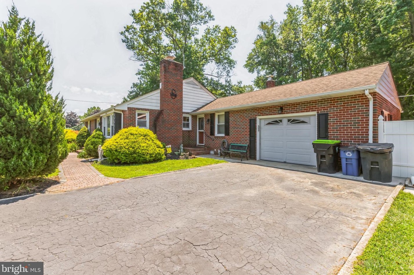 269 Pittsfield St, Pennsville NJ 08070-1921 exterior