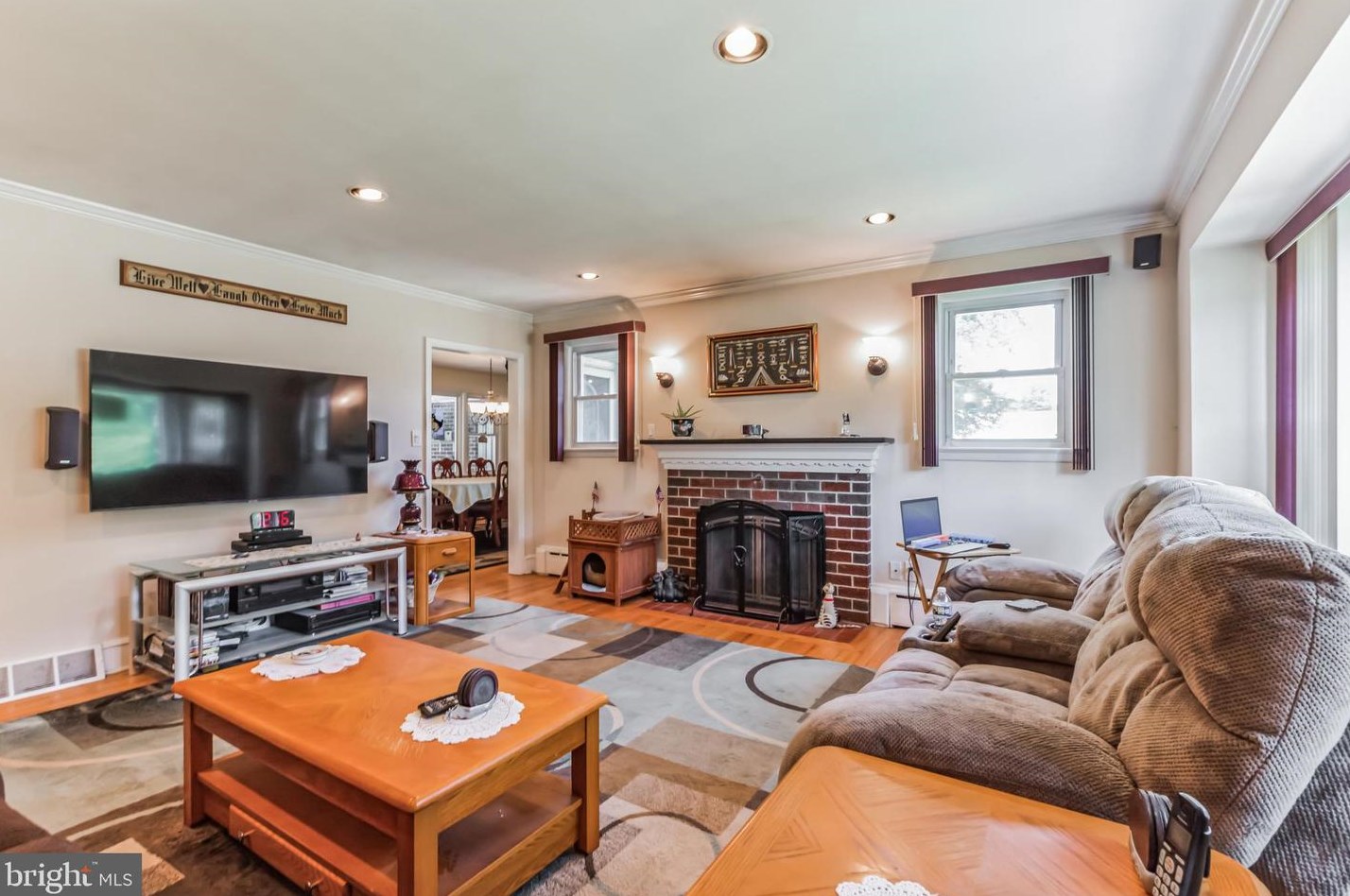 269 Pittsfield St, Pennsville NJ 08070-1921 exterior