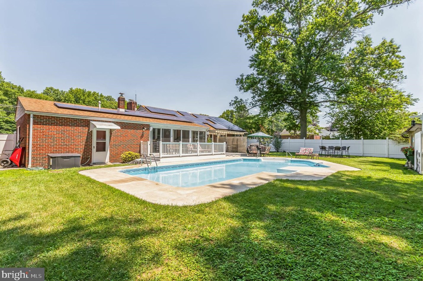 269 Pittsfield St, Pennsville NJ 08070-1921 exterior