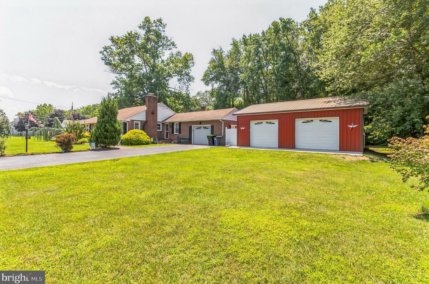 269 Pittsfield St, Pennsville, NJ 08070-1921