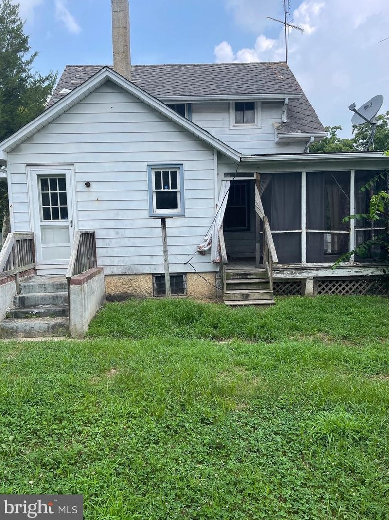 208 9th St, Salem, NJ 08079-1105