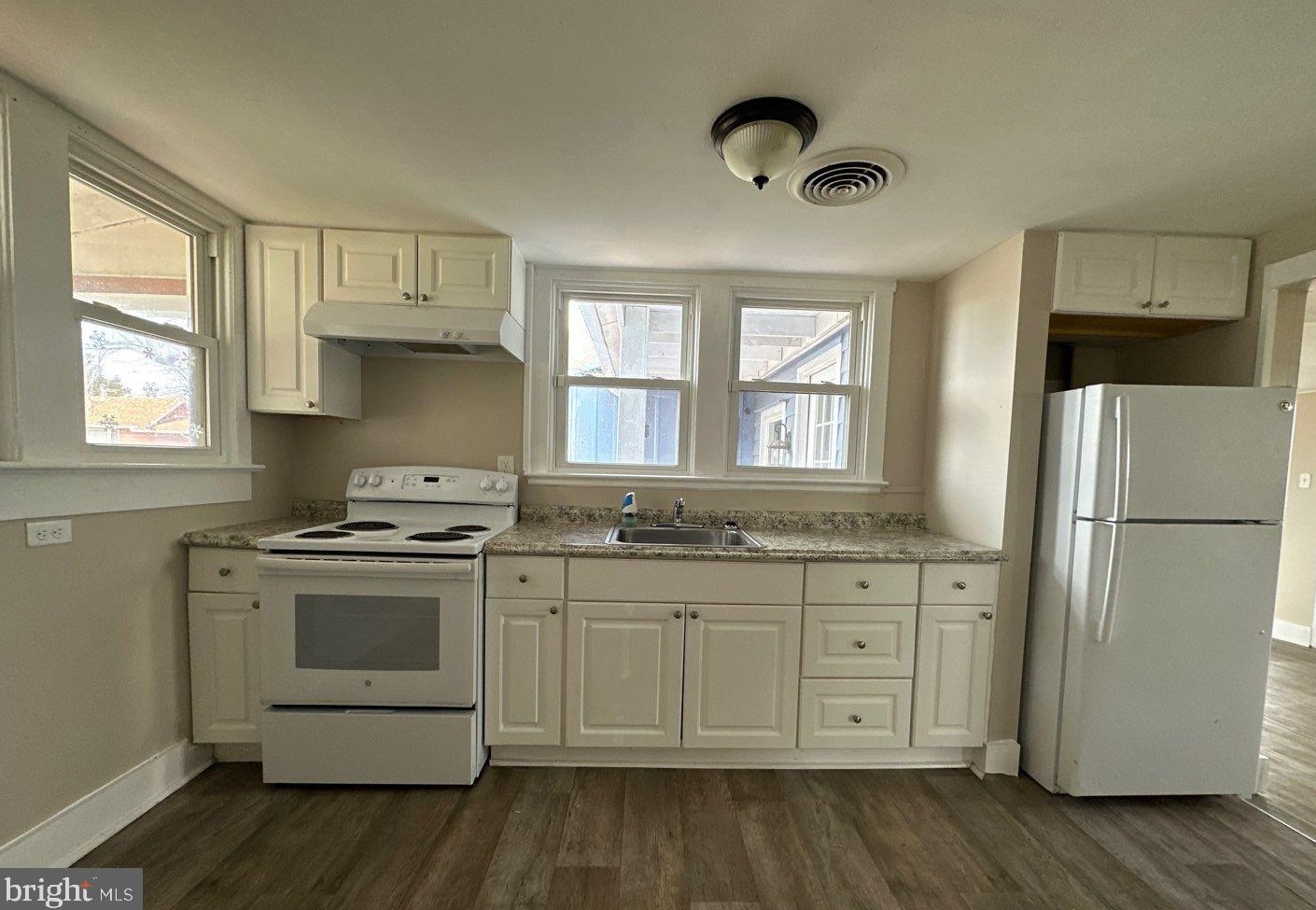 130 Michigan Rd, Pennsville, NJ 08070-3341