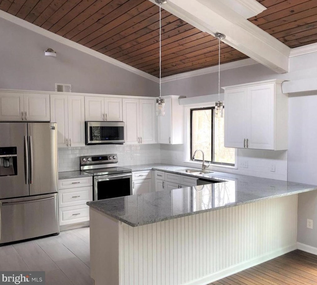 129 Holly Ln, Pilesgrove, NJ 08098