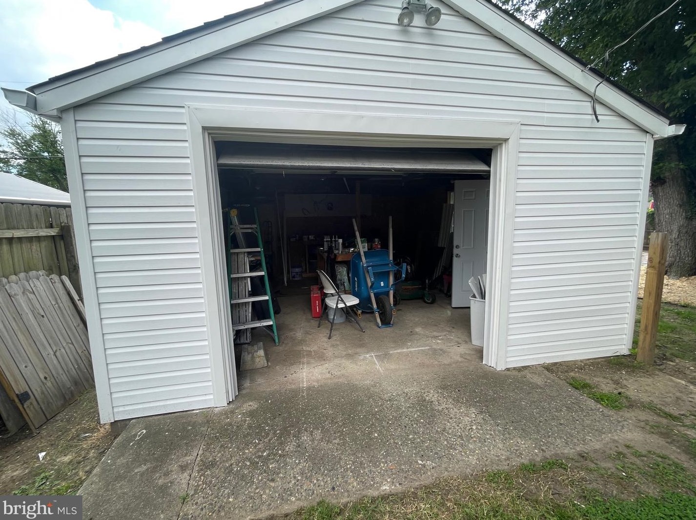 37 Churchtown Rd, Pennsville NJ 08070-1326 exterior